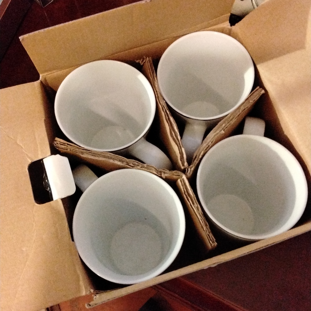 Holiday Set of 4 coffee/Cocoa mugs. NIB 14 ounce mugs! - Picture 4 of 6